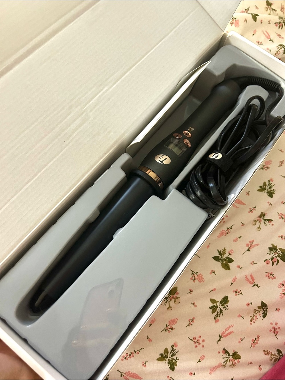 T3 Singlepass Whirl Hair Curling Wand with Rose Gold Accents